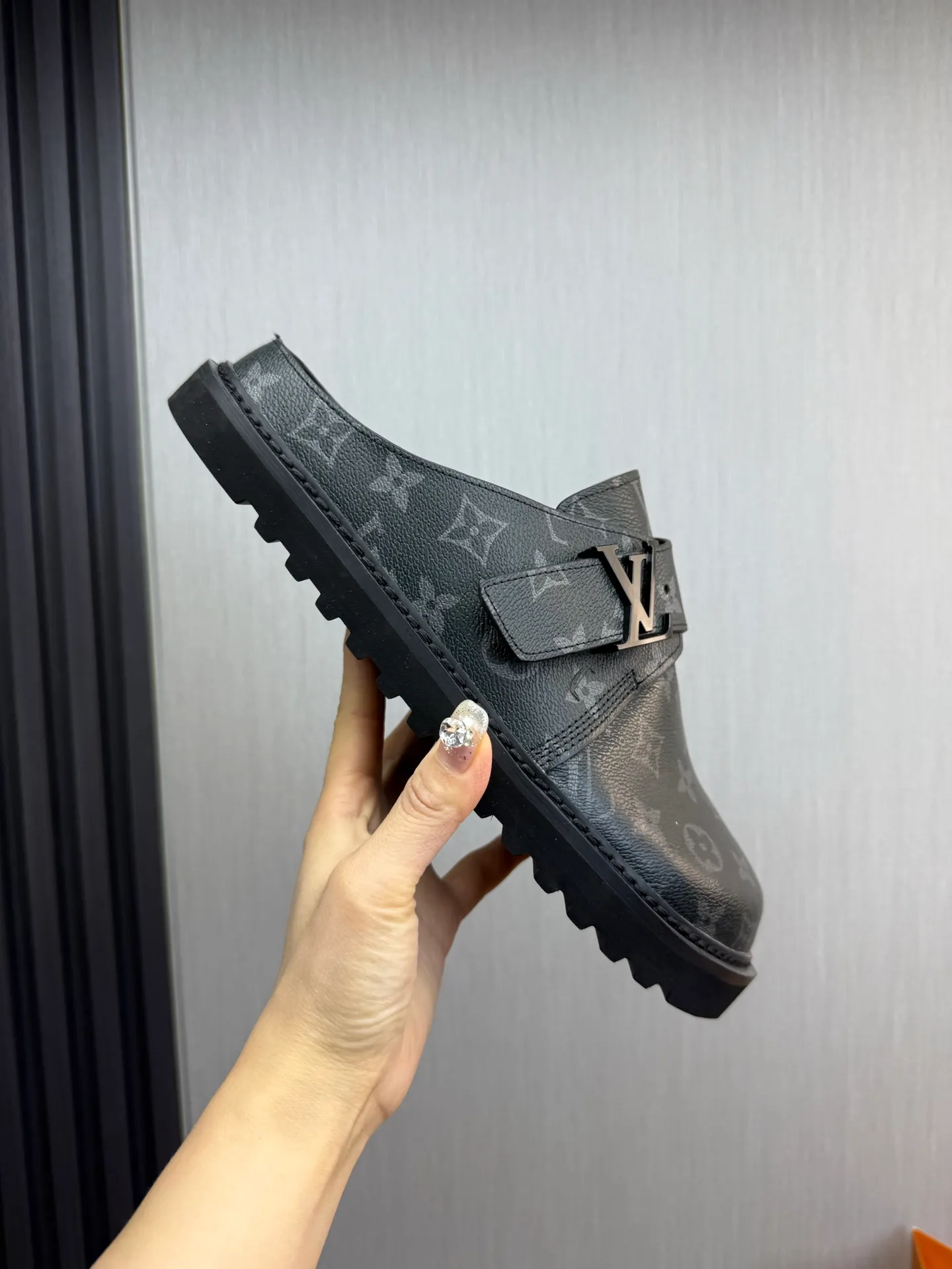 Men's men's shoes 460💰 Lv. Popular couple slippers hot sale🩷💚 🩴Official website one to one production 35-45 sizes 45 46 🉑️Customized!
